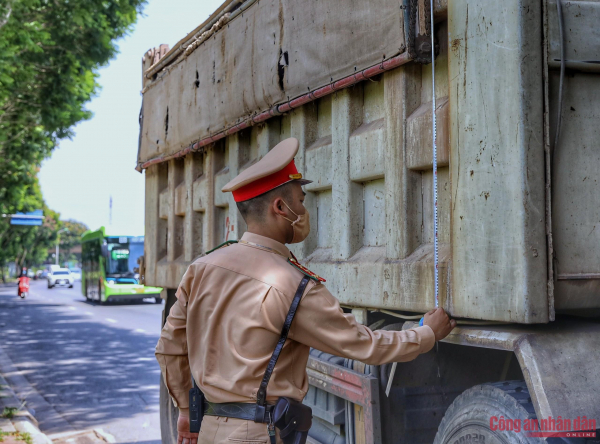 10 ngày cao điểm, CSGT xử phạt mạnh ma men và xe quá khổ, quá tải -0