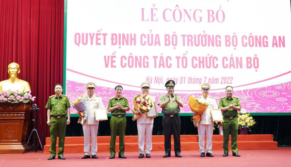 Công bố quyết định bổ nhiệm 3 Phó Giám đốc Công an TP Hà Nội -0