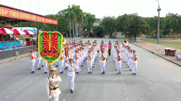 Đại tướng Tô Lâm dự tổng duyệt chương trình của Đoàn Nhạc Cảnh sát Việt Nam tại Nhạc hội Cảnh sát các nước ASEAN+ -7