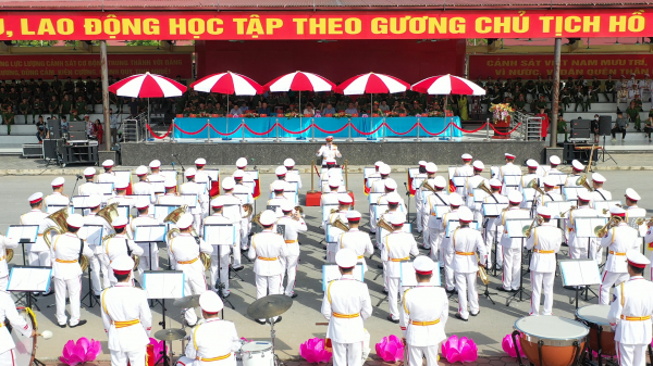 Đại tướng Tô Lâm dự tổng duyệt chương trình của Đoàn Nhạc Cảnh sát Việt Nam tại Nhạc hội Cảnh sát các nước ASEAN+ -8