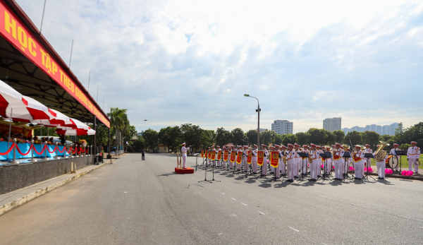 Đại tướng Tô Lâm dự tổng duyệt chương trình của Đoàn Nhạc Cảnh sát Việt Nam tại Nhạc hội Cảnh sát các nước ASEAN+ -3