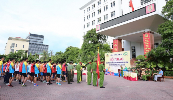 Khai mạc Hội thao kỷ niệm 60 năm Ngày truyền thống lực lượng CSND -1