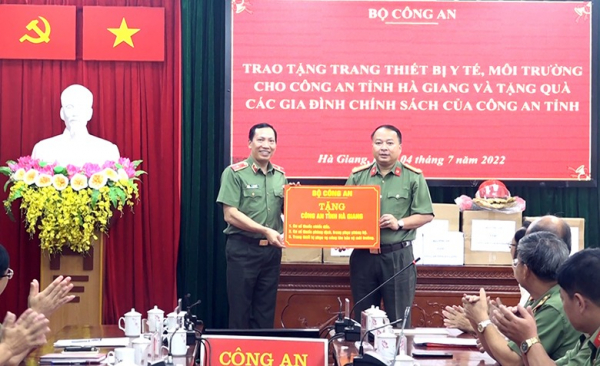 Deputy Minister Le Van Tuyen works with Ha Giang Provincial Police Department -0