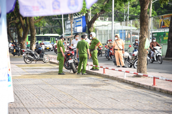 Thí sinh TP Hồ Chí Minh tự tin bước vào môn thi tốt nghiệp THPT đầu tiên -0