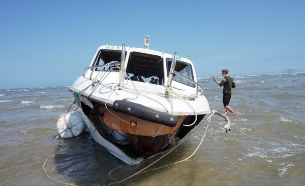 Khởi tố vụ lật ca nô trên vùng biển Cửa Đại khiến 17 người tử vong -0
