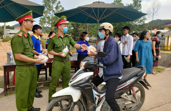 Tuổi trẻ Công an Quảng Nam thực hiện “mục tiêu kép” trong mùa thi -0