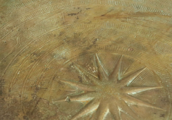 Mặt trống đồng Đông Sơn hơn 2.000 năm tuổi: Ngư dân từng định vứt đi vì tưởng nắp thùng phi -0