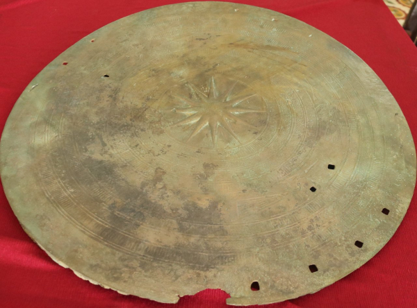 Mặt trống đồng Đông Sơn hơn 2.000 năm tuổi: Ngư dân từng định vứt đi vì tưởng nắp thùng phi -0