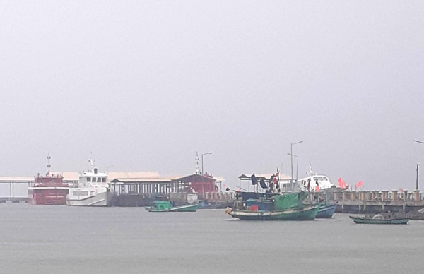 Tạm ngưng hoạt động các phương tiện vận tải hành khách trên vùng biển Kiên Giang do thời tiết xấu -0