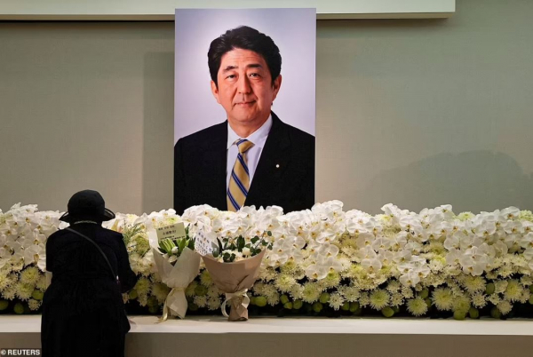 Khoảng trống khó lấp đầy mang tên Shinzo Abe -0