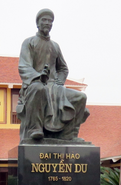 tuượng đài đại thi hào nguyễn du.jpg -0