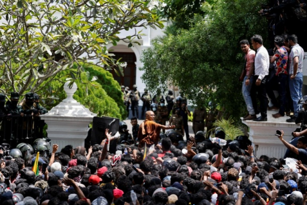 Người biểu tình Sri Lanka chiếm Văn phòng Thủ tướng  - 1
