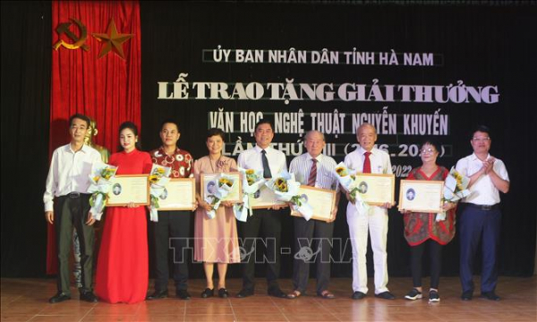 Trao Giải thưởng Văn học nghệ thuật Nguyễn Khuyến lần thứ VIII -0