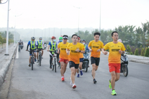 Khoảng 11.000 vận động viên sẽ tham gia Giải chạy Vnexpress Marathon Amazing Hạ Long 2022 -0