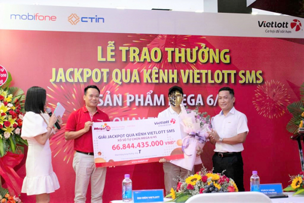 Thuê bao MobiFone trúng Jackpot qua kênh Vietlott SMS nhận giải gần 67 tỉ đồng -0