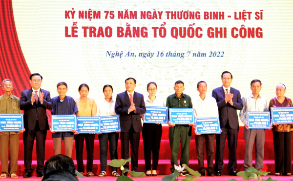 Trang trọng Lễ kỷ niệm 75 năm Ngày Thương binh-Liệt sỹ và trao Bằng Tổ quốc ghi công năm 2022 -0