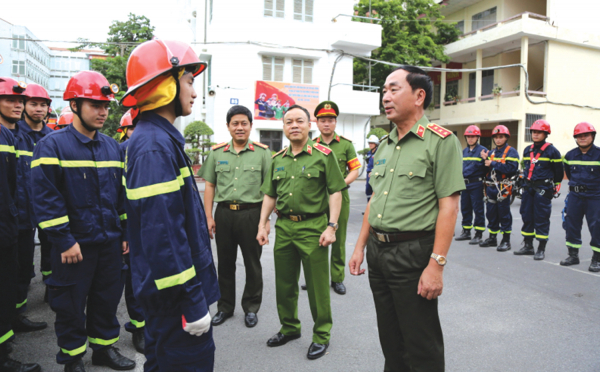 Quên mình cứu người trong biển lửa_SODACBIET20/7_T8 -0