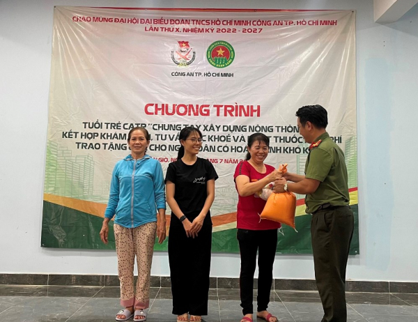 Tuổi trẻ Công an TP Hồ Chí Minh chung tay xây dựng nông thôn mới -0