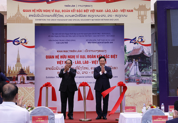 Khai mạc triển lãm quan hệ hữu nghị vĩ đại, đoàn kết đặc biệt Việt Nam - Lào, Lào - Việt Nam -1
