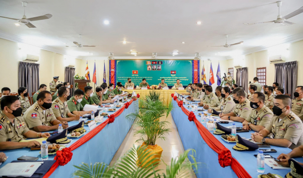Công an tỉnh Kiên Giang và Công an 3 tỉnh Vương quốc Campuchia sơ kết công tác phối hợp -0