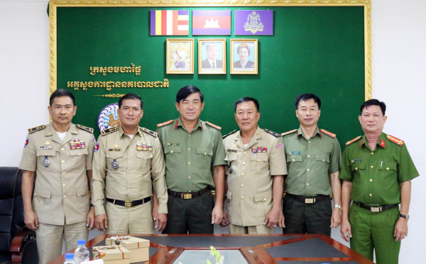 Công an tỉnh Kiên Giang và Công an 3 tỉnh Vương quốc Campuchia sơ kết công tác phối hợp -0