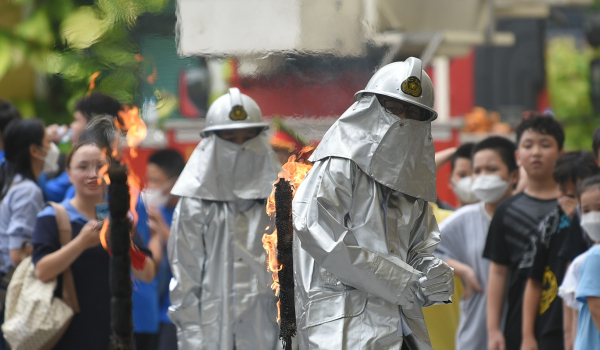 Children in Hanoi transform into little-firefighters -3