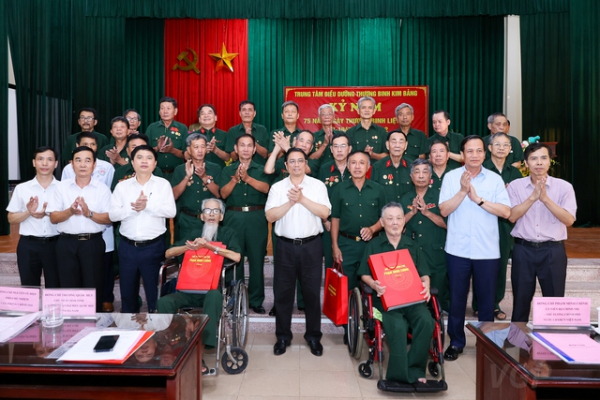 Thủ tướng tặng quà, tri ân Mẹ Việt Nam anh hùng, các thương binh và gia đình chính sách -0