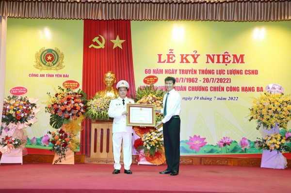 Công an tỉnh Yên Bái đón nhận Huân chương Chiến công hạng Ba -0