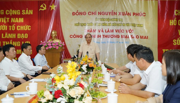 Chủ tịch nước Nguyễn Xuân Phúc thăm doanh nghiệp và cá nhân tiêu biểu tại Hải Phòng -0