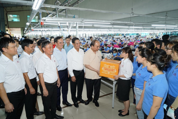 Chủ tịch nước Nguyễn Xuân Phúc thăm doanh nghiệp và cá nhân tiêu biểu tại Hải Phòng -0