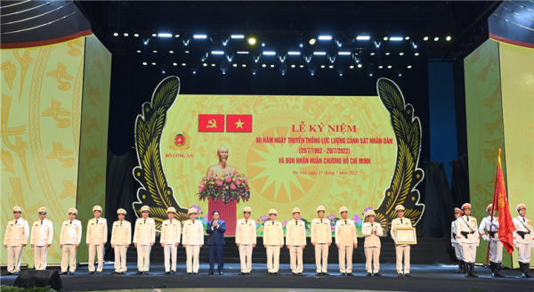 The People’s Police Force receives “Ho Chi Minh” Medal -0