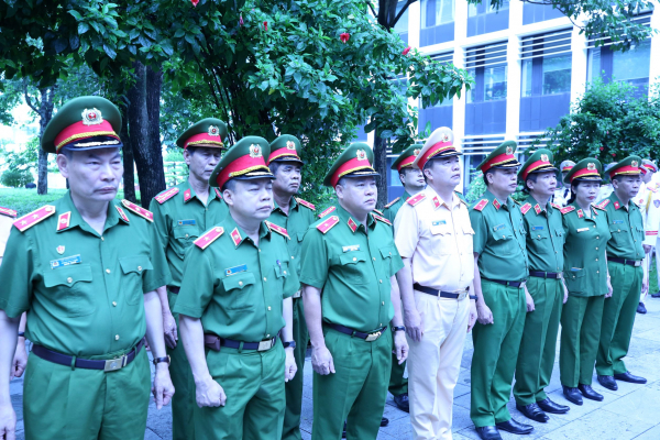 Lãnh đạo Bộ Công an dâng hương tưởng niệm Chủ tịch Hồ Chí Minh -0