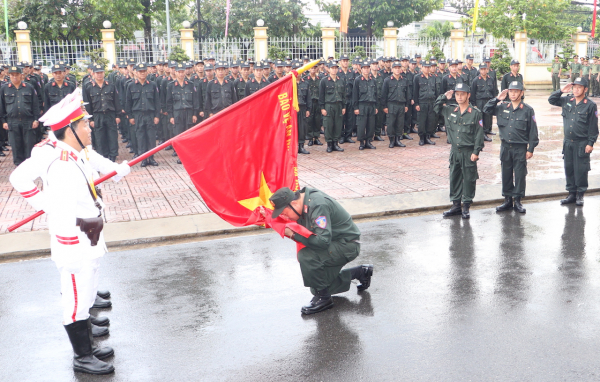 Công an Vĩnh Long thành lập Tiểu đoàn Cảnh sát cơ động dự bị chiến đấu -0
