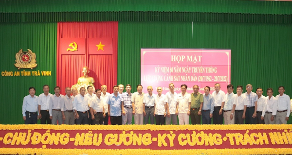 Công an Trà Vinh họp mặt kỷ niệm 60 năm ngày truyền thống lực lượng CSND -0