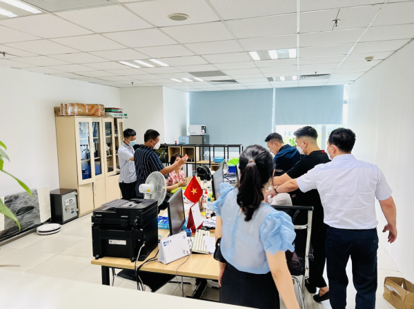 Triệt phá đường dây hoạt động cho vay lãi nặng  qua ứng dụng điện thoại di động trên địa bàn toàn quốc -0