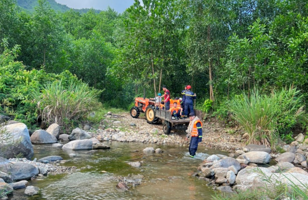 Đà Nẵng: Nam du khách rơi xuống thác nước tử vong khi cùng nhóm ban đi du lịch  -2