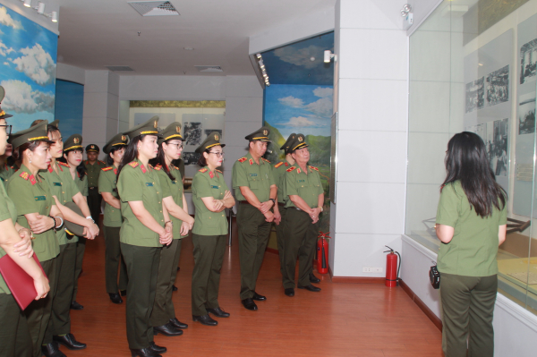 Cụm thi đua số 1, Bộ Công an dâng hương, tưởng niệm Chủ tịch Hồ Chí Minh và các liệt sỹ CAND -0