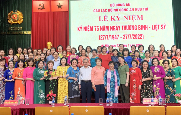 Câu lạc Bộ Nữ Công an hưu trí Bộ Công an -0