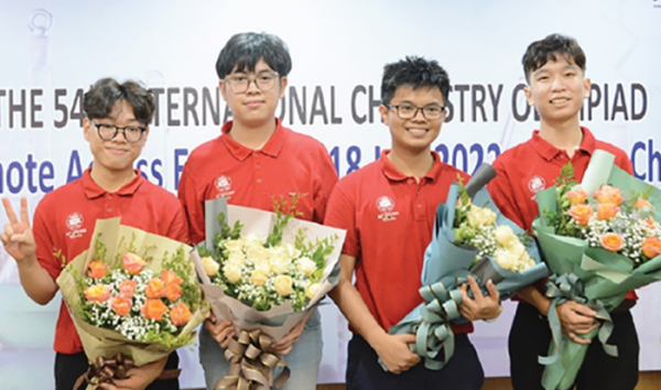 Chủ tịch nước gửi Thư khen các học sinh giành huy chương tại kỳ thi Olympic quốc tế 2022 -0