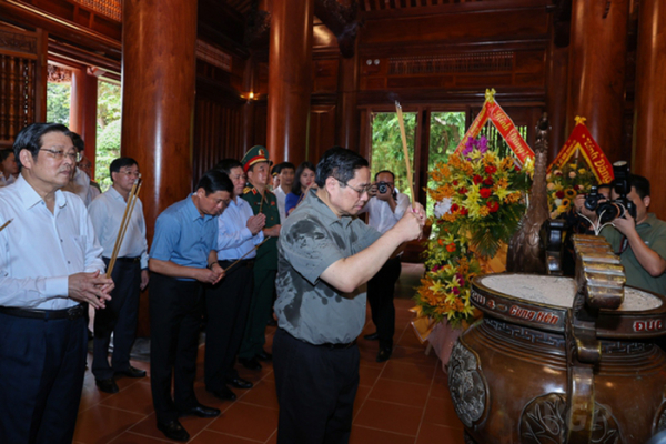 Thủ tướng dâng hương tưởng niệm Chủ tịch Hồ Chí Minh, tri ân anh hùng, liệt sĩ tại các ‘địa chỉ đỏ’ ở Nghệ An -0