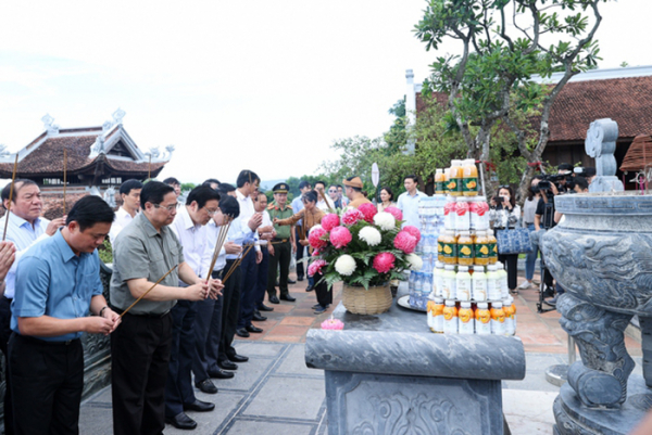 Thủ tướng dâng hương tưởng niệm Chủ tịch Hồ Chí Minh, tri ân anh hùng, liệt sĩ tại các ‘địa chỉ đỏ’ ở Nghệ An -0