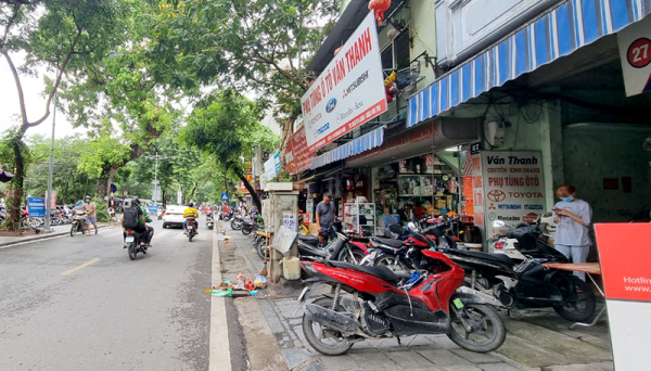 Hà Nội:  Tràn lan tình trạng lấn chiếm vỉa hè làm nơi kinh doanh -0