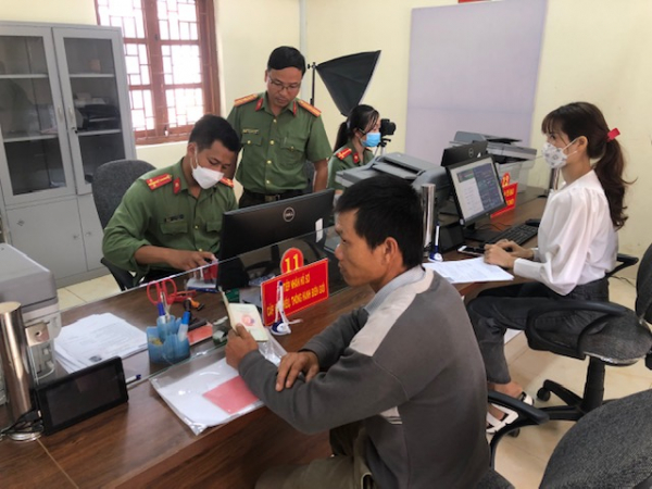 Công an Đắk Nông quyết liệt thực hiện cao điểm 90 ngày đêm cấp hộ chiếu mẫu mới cho công dân -0