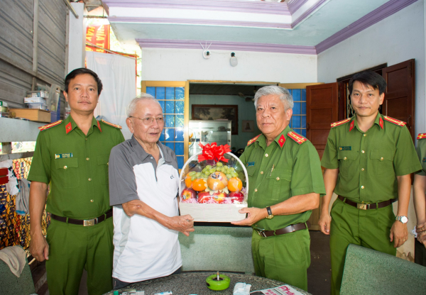 Công an tỉnh Bà Rịa-Vũng Tàu tổ chức nhiều hoạt động tri ân kỷ niệm ngày Thương binh Liệt sĩ -0