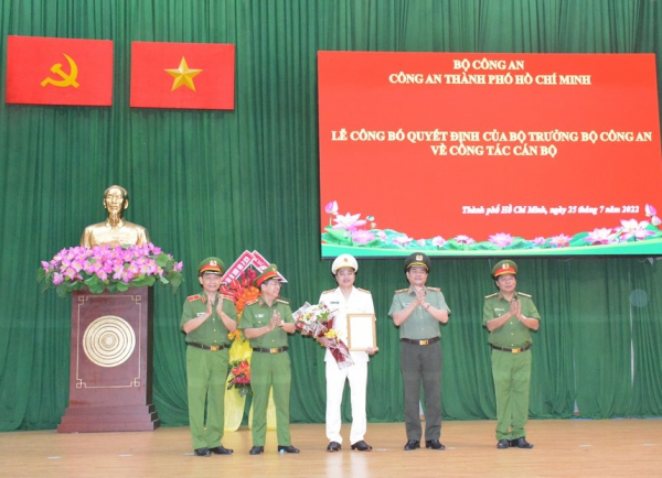 Anh hùng LLVTND, Đại tá Mai Hoàng làm Phó Giám đốc Công an TP Hồ Chí Minh  -0