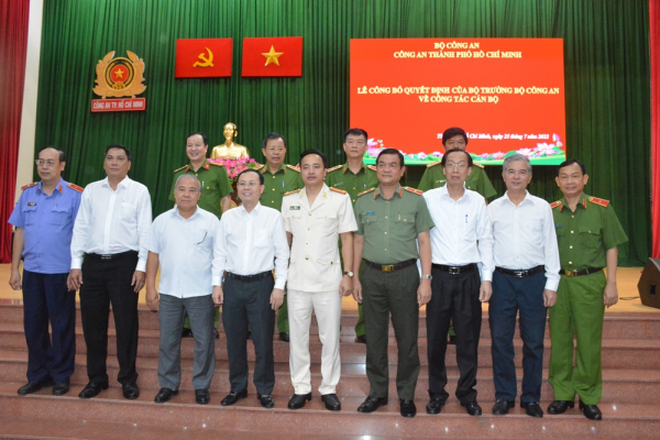 Anh hùng LLVTND, Đại tá Mai Hoàng làm Phó Giám đốc Công an TP Hồ Chí Minh  -0