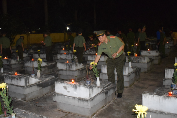 Cục Quản lý xây dựng và doanh trại trao quà tình nghĩa tại Hưng Yên - 2