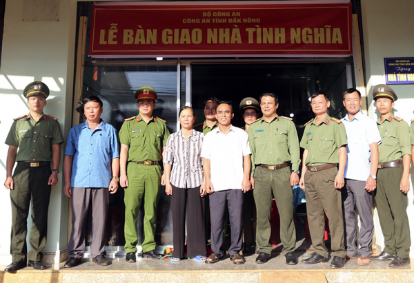 Công an các đơn vị, địa phương tổ chức nhiều hoạt động tri ân -0