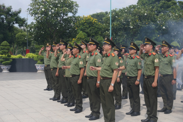 Công an các đơn vị, địa phương tổ chức nhiều hoạt động tri ân -0