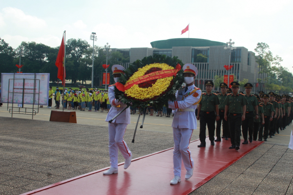 Cục An ninh nội địa dâng hương, tưởng niệm Chủ tịch Hồ Chí Minh và các Anh hùng liệt sĩ -1